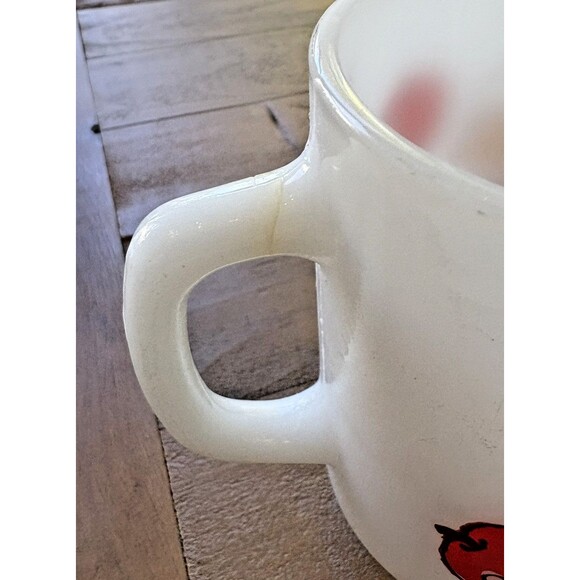 Vintage Set of 4 Anchor Hocking Shortcake and Friends Milk Glass Mugs Cups Used - Picture 5 of 15